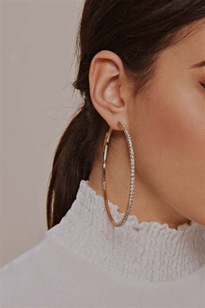Are heavy earrings bad? | ContextResponse.com
