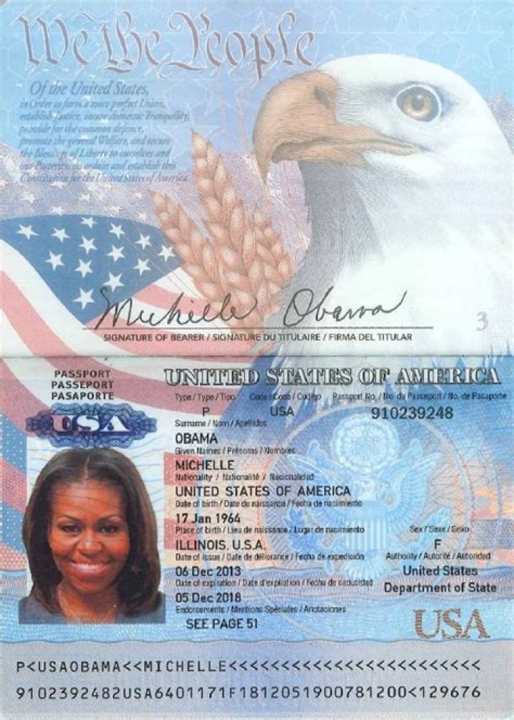 Are you supposed to sign your passport?