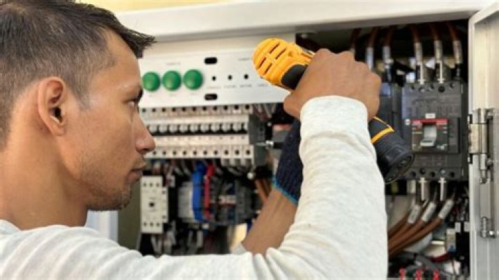 Can a homeowner do their own electrical work in Ontario?