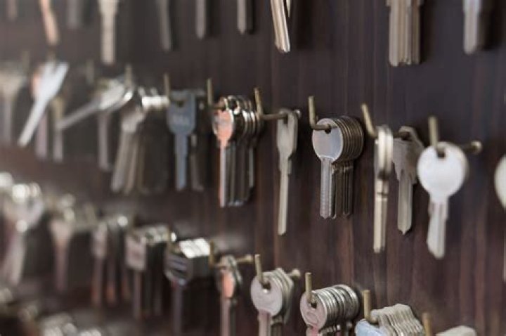 Can a locksmith cut a Lexus key?