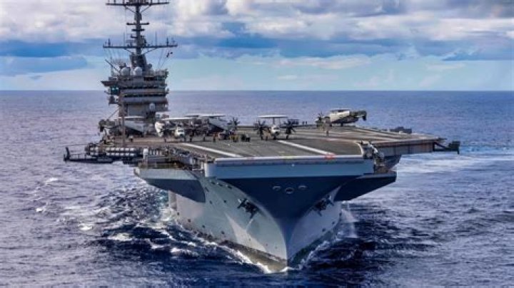 Can aircraft carriers fit in the Panama Canal?