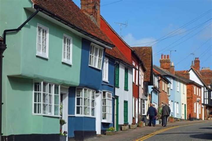 Can Bermudians live in the UK?