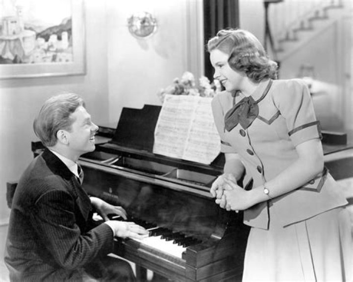 Can Frasier really play the piano?