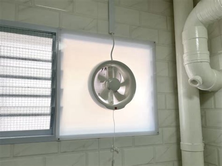 Can Google home mini change light color?