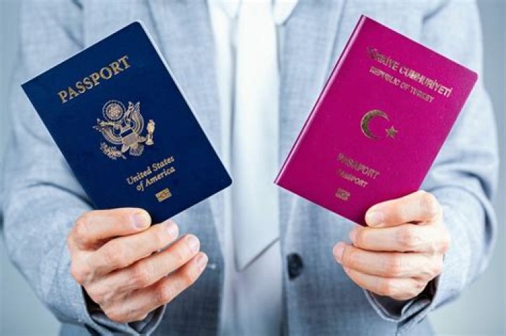 Can Hong Kong citizen hold dual citizenship?