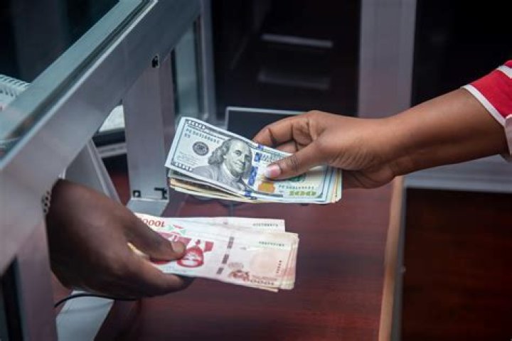 Can I exchange currency at HDFC Bank?
