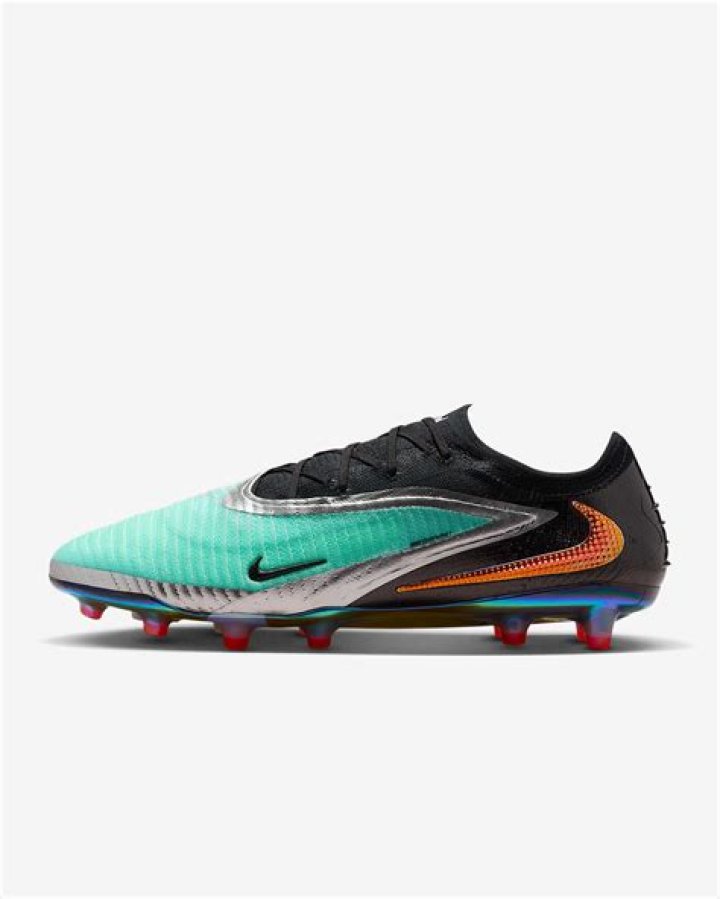 Can I wear AG boots on grass?