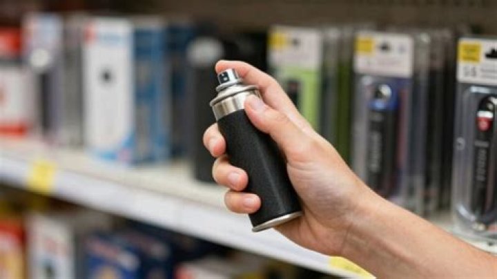 Can minors carry pepper spray?