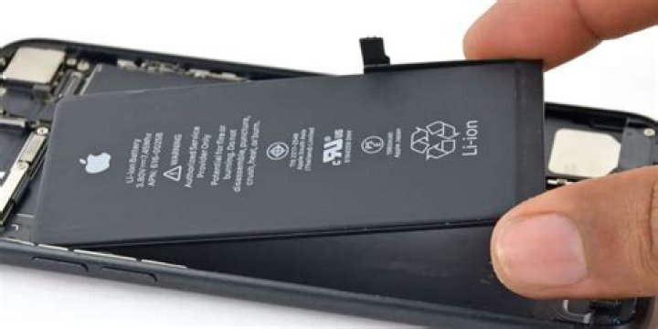 Can you change the battery in an iPhone 4?