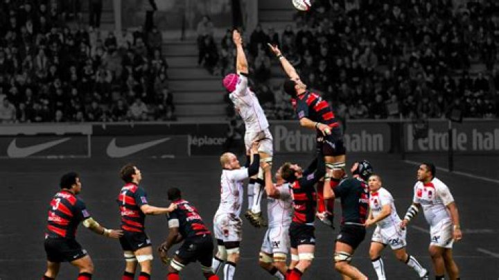 Can you head the ball in rugby?