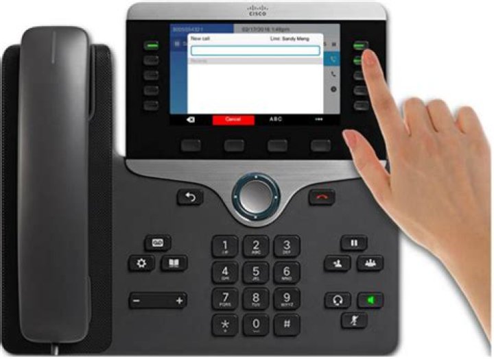 Can you merge calls on WhatsApp?