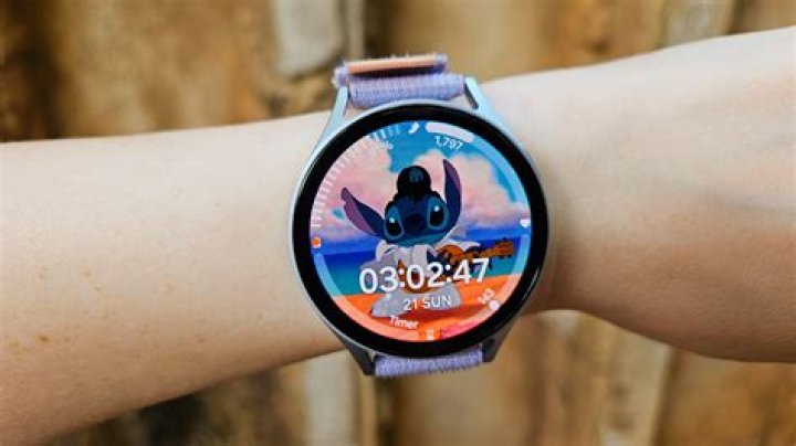 Can you text with the Galaxy watch active?