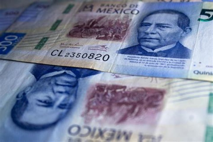 Can you tip with American money in Mexico?