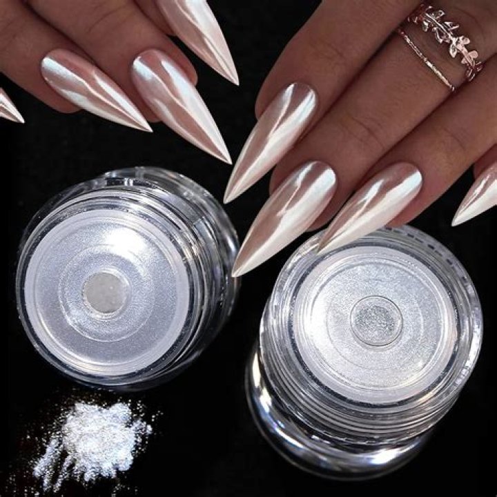 Can you use Chrome powder on gel nails?