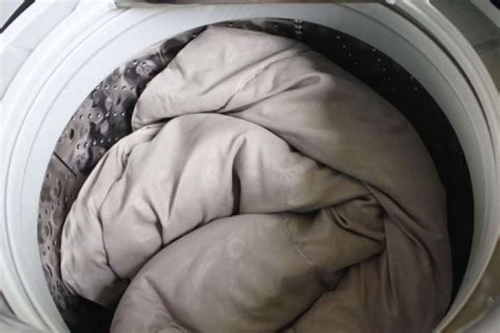 Can you wash a feather duvet in the washing machine?