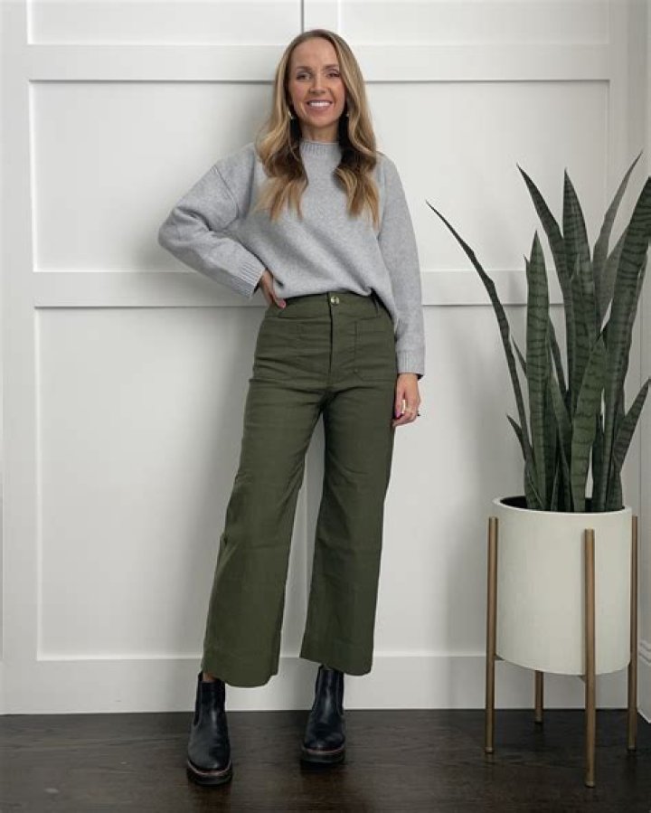 Can you wear cropped trousers with ankle boots?