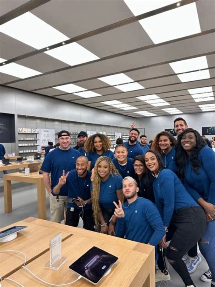 Do Apple employees get discounts on Airpods?