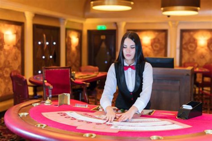 Do casino dealers keep their tips?