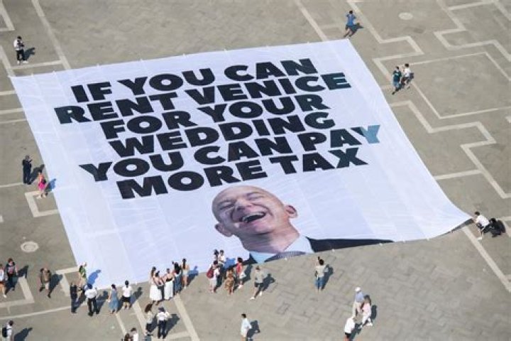 Do corner lots pay more taxes?