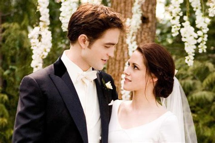 Do Edward and Bella get married in eclipse?