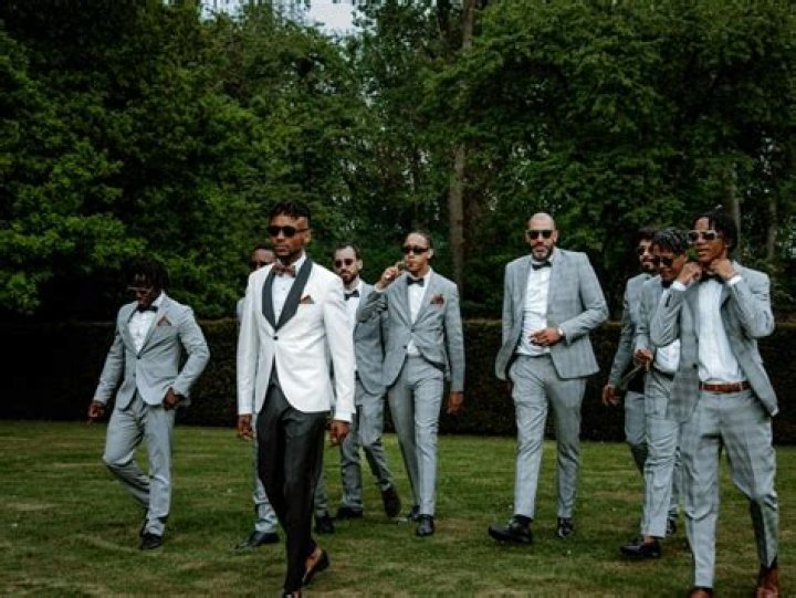 Do groomsmen give speeches?