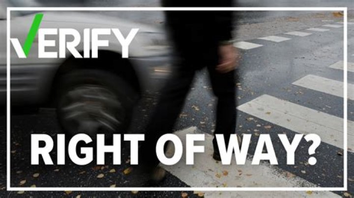 Do pedestrians have the right of way in Ontario?