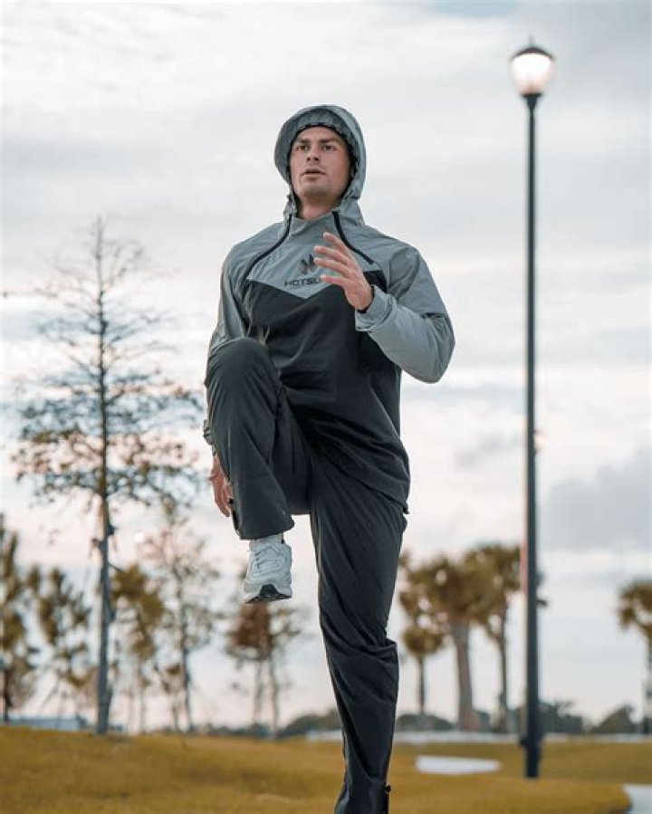 Do sauna suits help you lose weight?