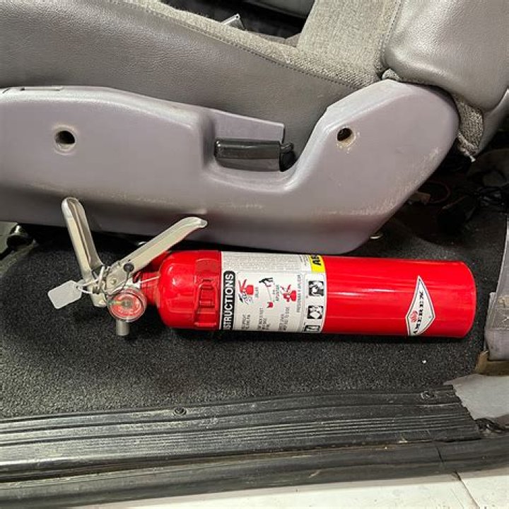 Does a fire extinguisher have to be mounted in a boat?