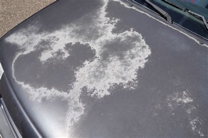 Does boiling water damage car paint?