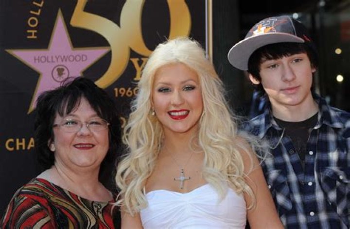 Does Christina Aguilera speak Spanish?