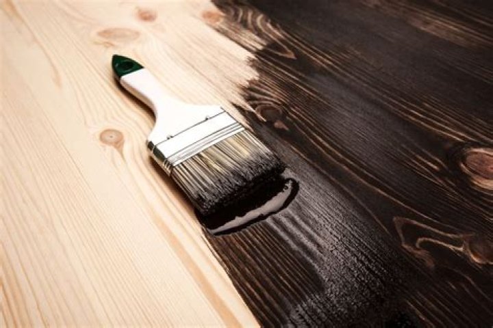 Does clear varnish darken wood?