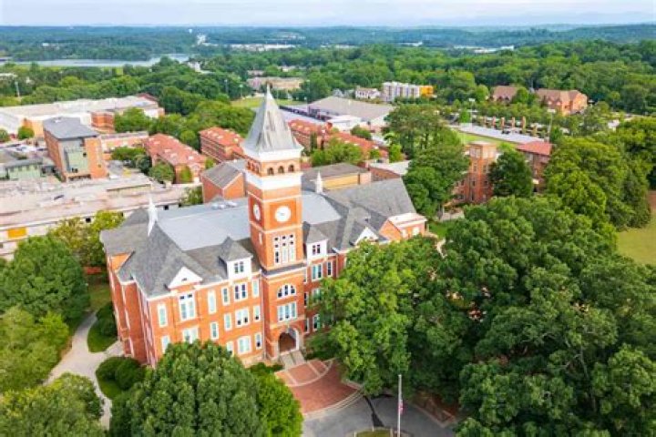 Does Clemson have marine biology program?