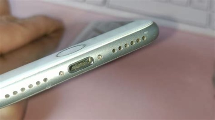 Does iPhone 7 have battery?