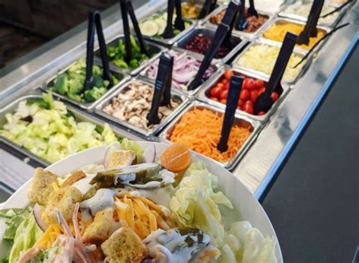 Does Jason's Deli have a salad bar?