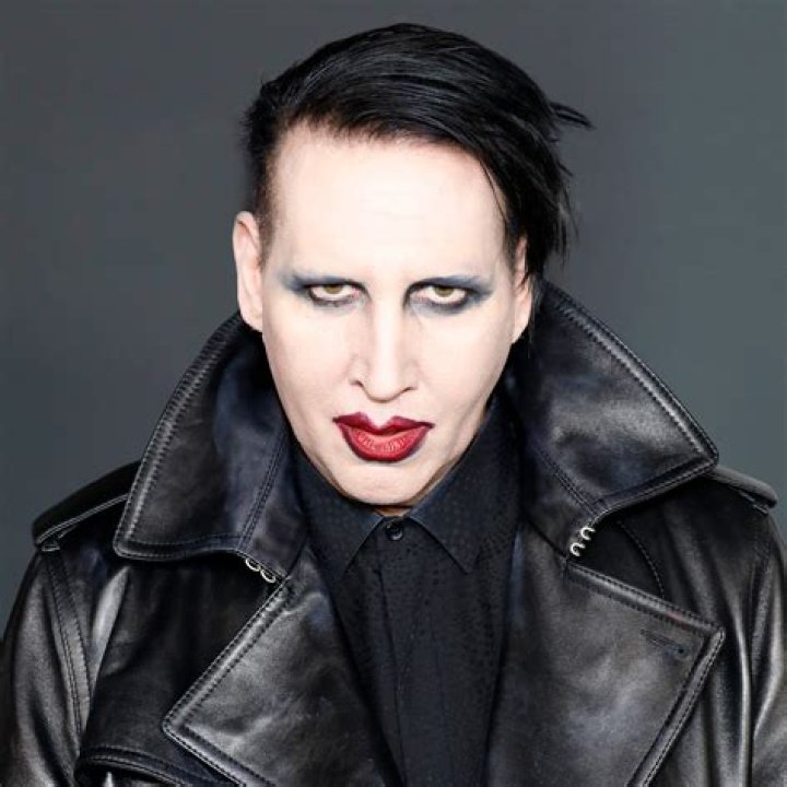 Does Marilyn Manson have a degree?