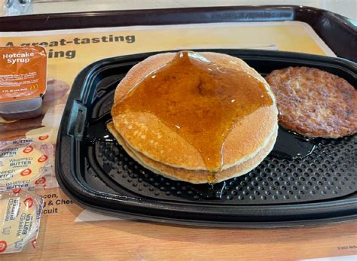 Does McDonalds sell hotcakes all day?