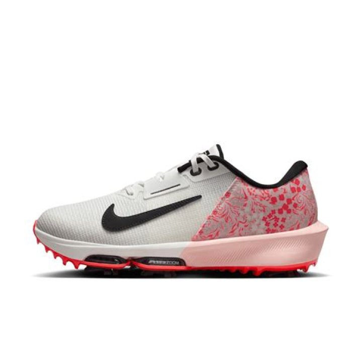 Does Nike still make golf equipment?