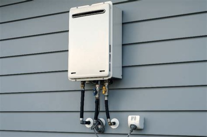 Does tankless water heater use electricity?