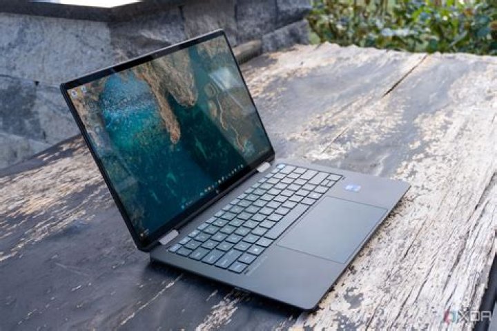 Does the HP Spectre x360 come with a stylus?
