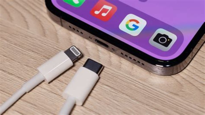 Does the iPhone 7 have a Lightning port?