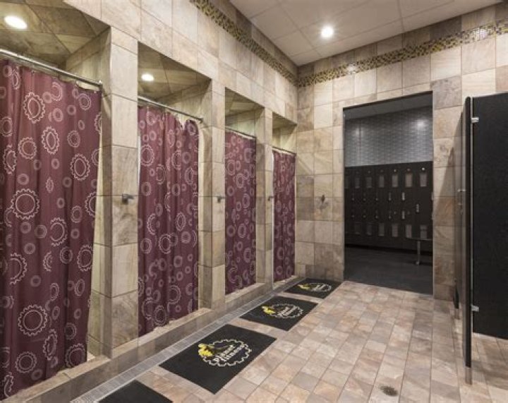 Does WeWork have showers?
