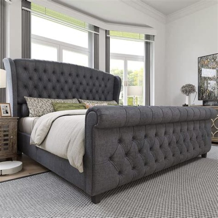 How big should a room be for a king size bed?