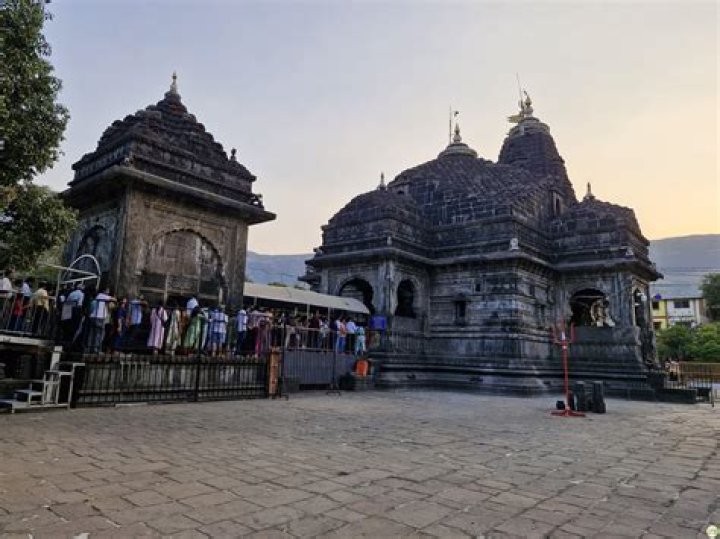 How can I go to Trimbakeshwar from Nashik?