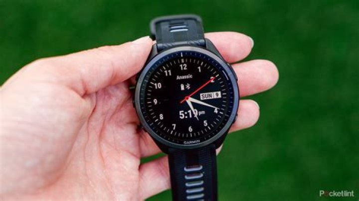 How do I download golf courses to my Garmin 935?