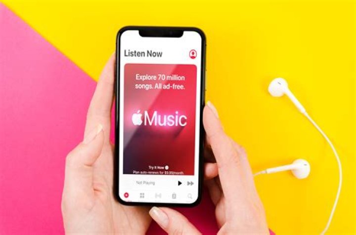 How do I download music from my computer to a flash drive?