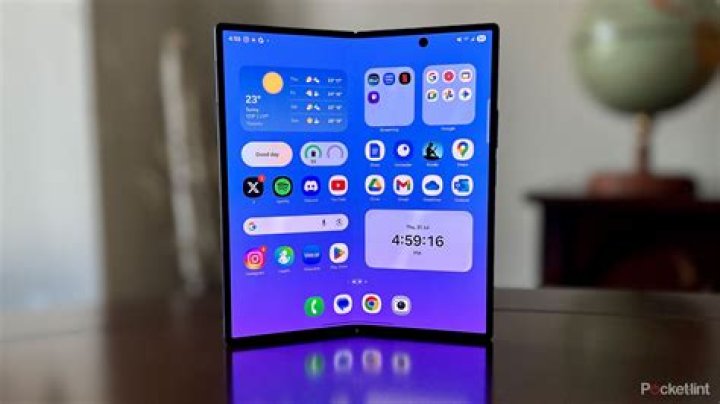 How do I find GIFs on my Samsung?