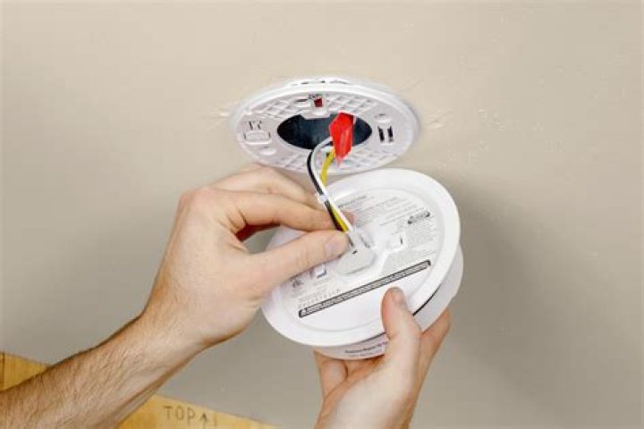 How do I remove a BRK smoke detector?