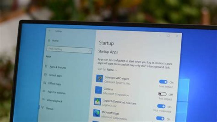 How do I stop applications from opening on startup Windows 10?