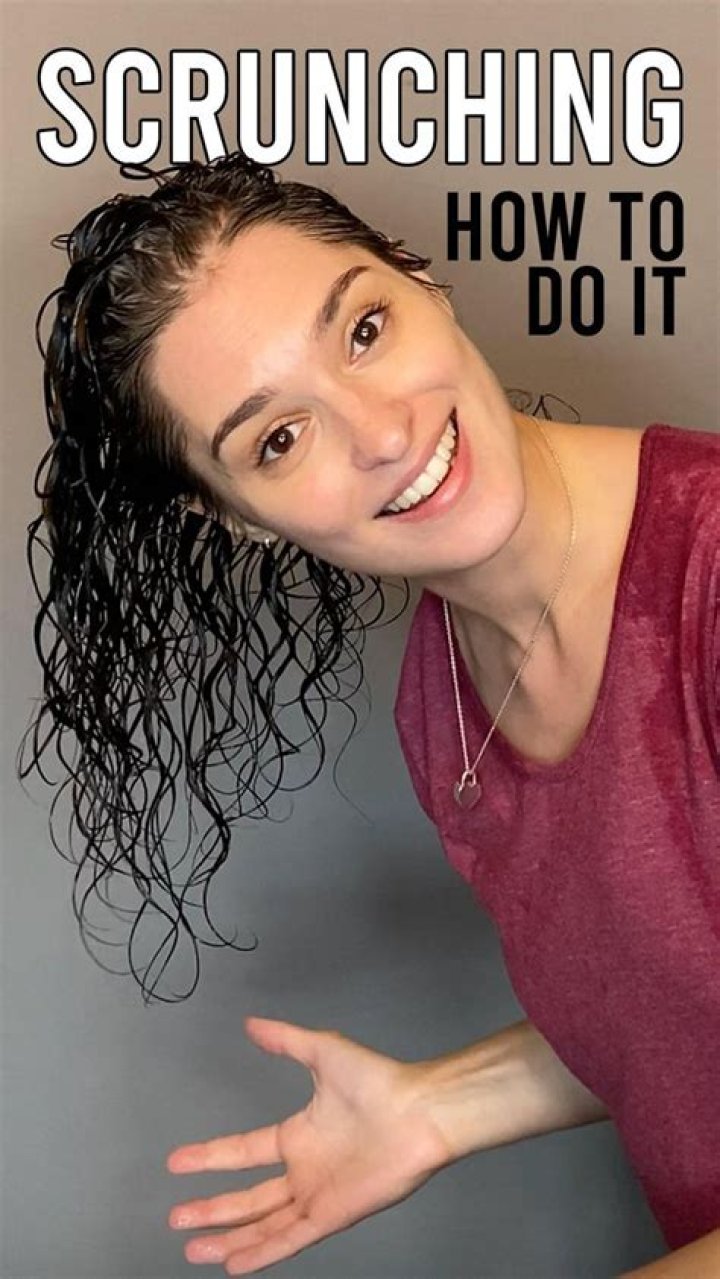 How do I stop my scrunch hair from frizzing?