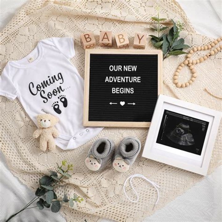How do you announce a pregnancy at family gathering?